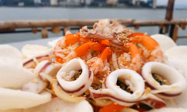 Nộm bưởi tôm mực