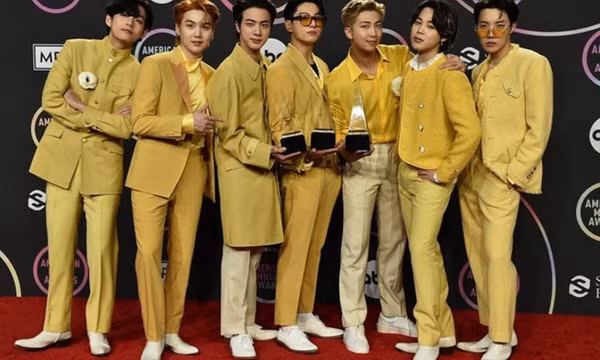 BTS gây tranh cãi vì không xứng với giải Nghệ sĩ của năm bằng Taylor Swift?