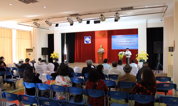 Tọa đàm nâng cao chất lượng sáng tác, biểu diễn sân khấu