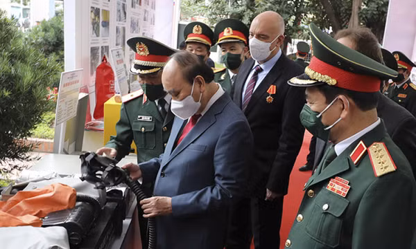 Chủ tịch nước thăm và làm việc với Trung tâm Nhiệt đới Việt - Nga