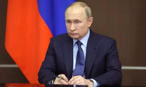 Putin thử vaccine Covid-19 dạng xịt