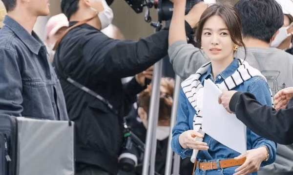 Song Hye Kyo bị so sánh với Jun Ji Hyun và Kim Tae Hee sau phần thể hiện nhàm chán trong phim mới