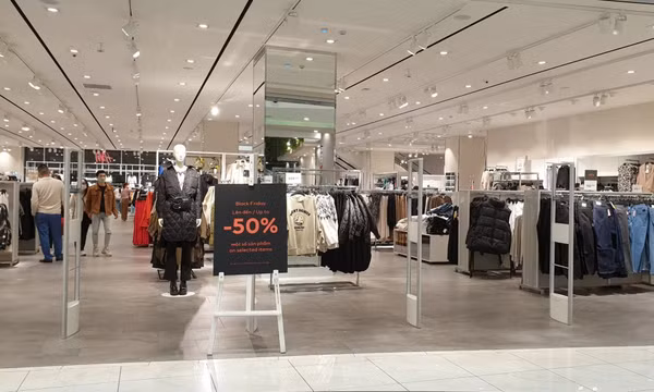 Mất niềm tin với biển sale 50-70% ngày Black Friday