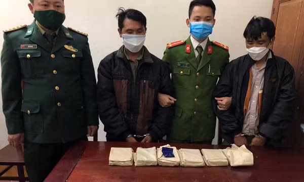 Hai chú cháu mang 6 bánh heroin vào Nam bán kiếm lời