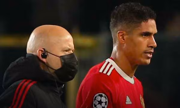 CHÍNH THỨC! Chấn thương nặng, Man Utd mất Varane dài hạn