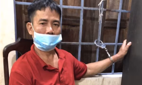 Bắt khẩn cấp gã côn đồ đâm đại uý công an