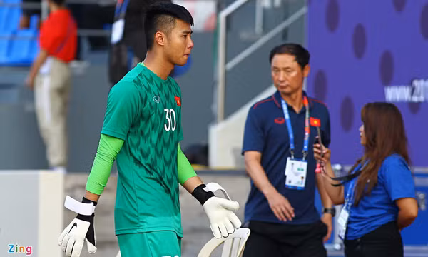 Tuyển Việt Nam chia tay Văn Toản, Mạnh Dũng