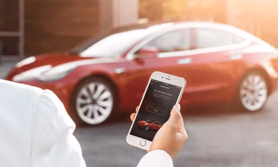 Hàng loạt xe Tesla không thể khởi động được vì lỗi máy chủ