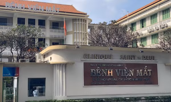 Bắt Phó Giám đốc Bệnh viện mắt TP Hồ Chí Minh và 3 cán bộ