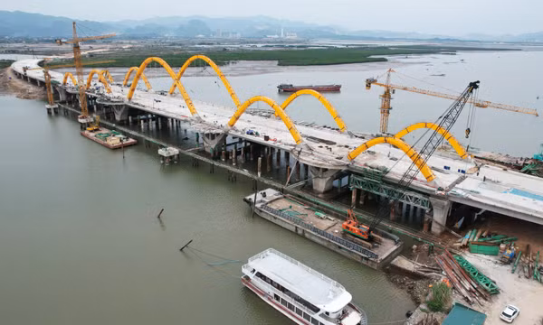 Tăng tốc bù tiến độ đường dẫn cầu Cửa Lục 1
