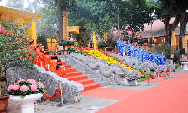 Tìm lại lộng lẫy vàng son