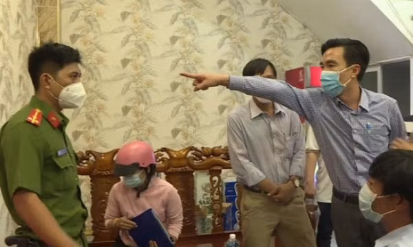 Người đàn ông hỏi 'mày công tác ở đội nào' khi bị kiểm tra