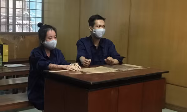 Cửa hàng trưởng tráo tiền giả lấy tiền thật