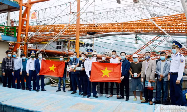 Điểm tựa cho ngư dân vươn khơi bám biển
