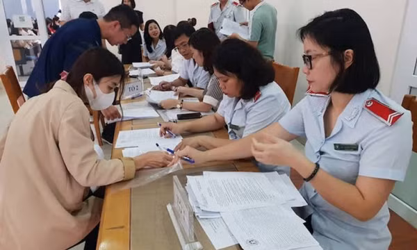 Người lao động có thể tự thanh toán tiền nợ BHXH của công ty đang nợ không?