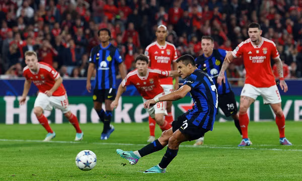 Inter giành một điểm dù bị dẫn ba bàn