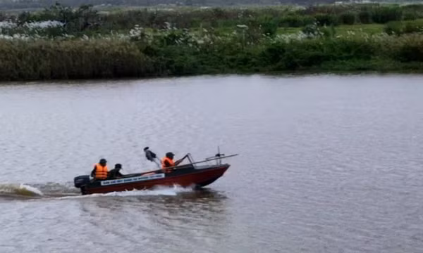 Tắm sông, 4 học sinh tiểu học bị nước cuốn mất tích
