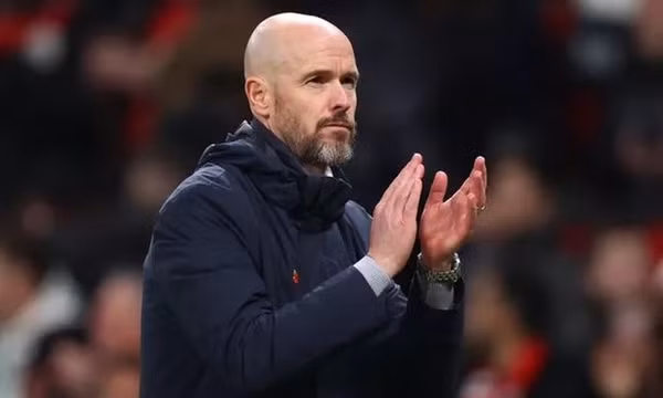 HLV Ten Hag bị cấm chỉ đạo sau chiến thắng của Man Utd trước Luton