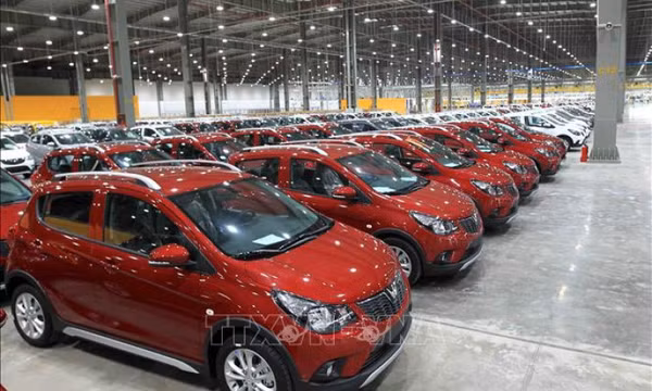 Doanh nghiệp mạnh tay giảm giá, thị trường ô tô Việt Nam vẫn chững lại