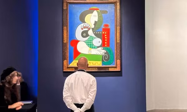 “Femme à la montre” của Picasso trở thành tác phẩm đắt giá nhất trong năm nay