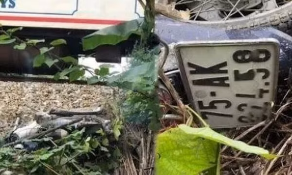 Vượt đường sắt bằng lối đi tự mở, nữ sinh lớp 11 bị tàu hỏa tông tử vong