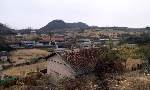 Phó chủ tịch xã ở Hà Giang bị đình chỉ chức vụ vì đi săn thú bắn chết người