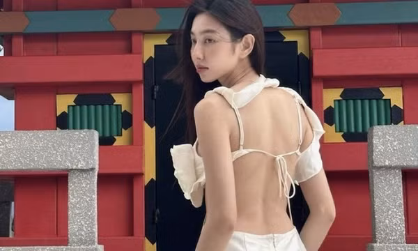 Hoa hậu Thùy Tiên làm rõ về bức ảnh chụp chung với hai tú ông đã bị bắt