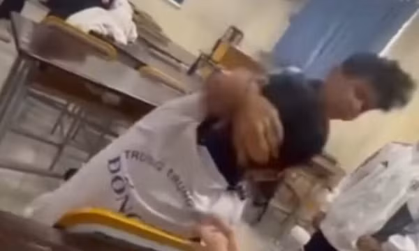 7 học sinh bị kỷ luật vì đánh nhau, đứng xem, quay video