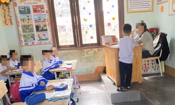 Xác minh việc học sinh lớp 6 'dạy học' thay mẹ