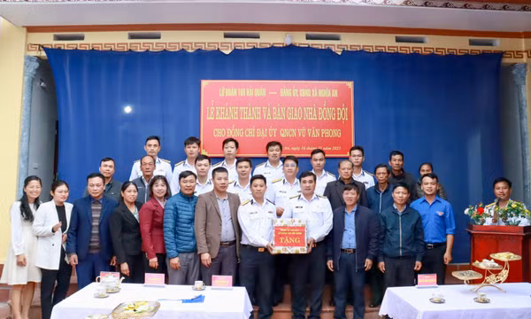 Lữ đoàn 169 Vùng 1 Hải quân bàn giao “Nhà đồng đội”