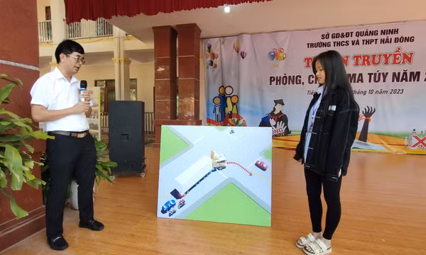 Ngoại khóa tuyên truyền cho học sinh về biển báo hiệu và kỹ năng lái xe an toàn