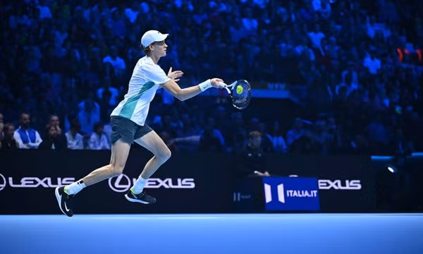 Sinner hạ Medvedev ở bán kết ATP Finals