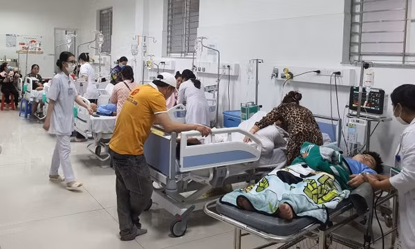50 học sinh nhập viện nghi ngộ độc thực phẩm