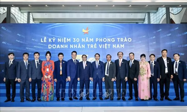 Thủ tướng: Chính phủ tiếp tục đồng hành cùng đội ngũ doanh nhân, doanh nhân trẻ