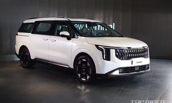 Kia Carnival 2024 chính thức mở bán với 15 phiên bản: Giá từ 645 triệu đồng, nâng cấp như xe sang