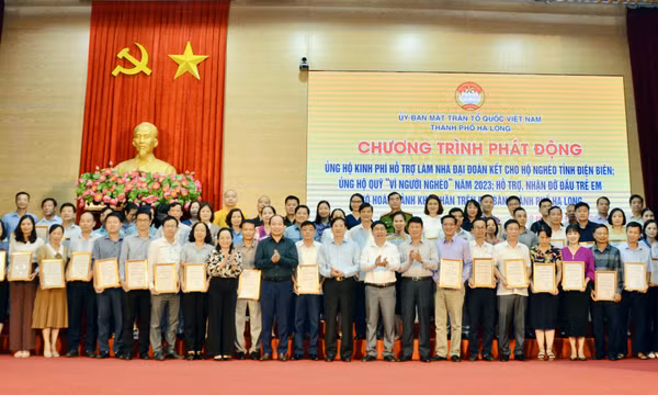 TP Hạ Long: 69 tổ chức, cá nhân nhận đỡ đầu trẻ em có hoàn cảnh khó khăn với số tiền 12,5 tỷ đồng