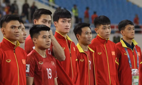 Tuyển Việt Nam: Từ Văn Quyết tới Hoàng Đức, việc cần làm của ông Troussier