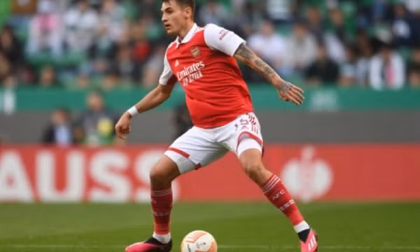 Từ chối 3 ông lớn, cầu thủ đa năng quyết ở lại Arsenal