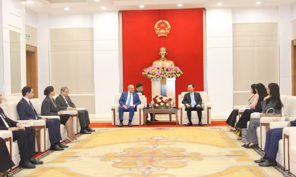 Quyền Chủ tịch UBND tỉnh Cao Tường Huy tiếp xã giao Đoàn đại biểu Đảng A-dec-bai-gian Mới