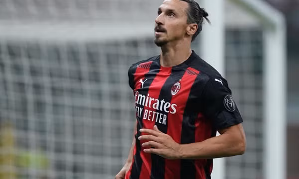 Huyền thoại Ibrahimovic chuẩn bị gia nhập AC Milan lần 3