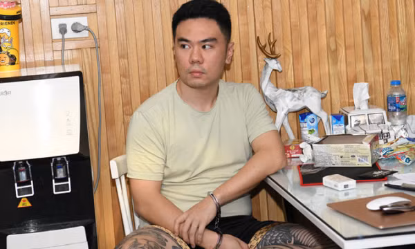 'Xưởng' bơm tinh dầu ma túy vào thuốc lá ở Hà Nội