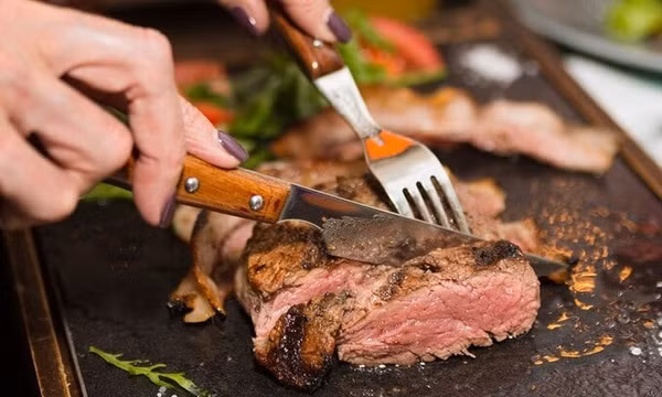 Vì sao không ăn thịt mỡ vẫn bị mỡ máu cao?