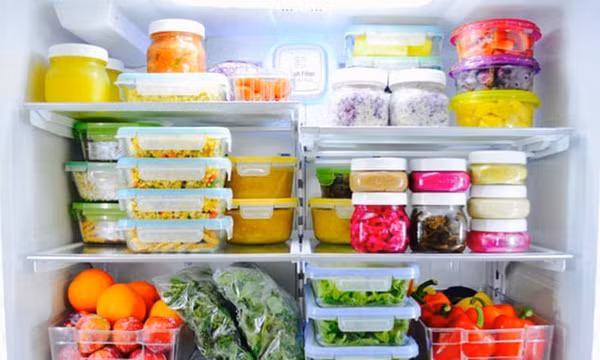 Nên dùng hộp nhựa hay thủy tinh khi để đồ trong tủ lạnh?