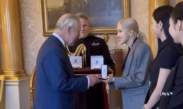 Đặc quyền của Rosé (BLACKPINK) khi nhận Huân chương nước Anh