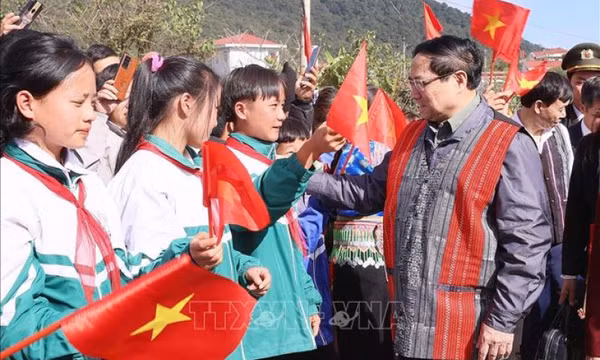 Sức mạnh đại đoàn kết toàn dân tộc là nhân tố quyết định mọi thắng lợi của cách mạng Việt Nam