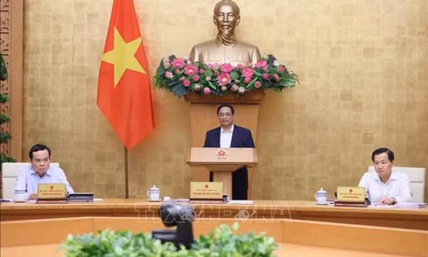 Thủ tướng: Tiếp tục tập trung tháo gỡ khó khăn cho sản xuất kinh doanh