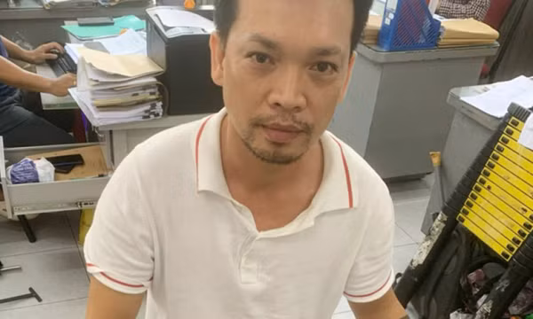 Hai cha con mang roi điện, bình hơi cay đi cướp xe SH