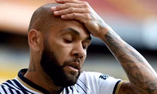 Dani Alves lần thứ tư bị bác đơn xin tại ngoại