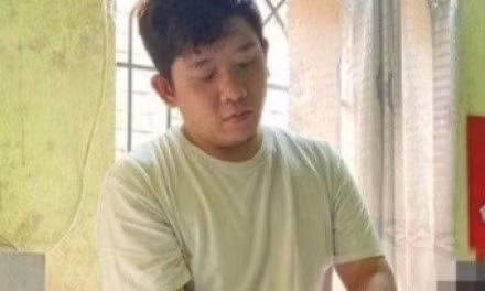 Khởi tố người đàn ông bạo hành con ruột tàn nhẫn