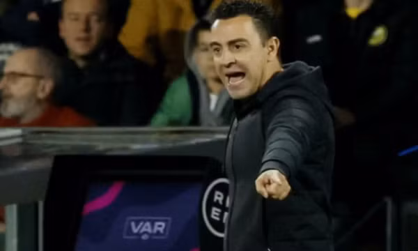 Barca ra phán quyết cho Xavi